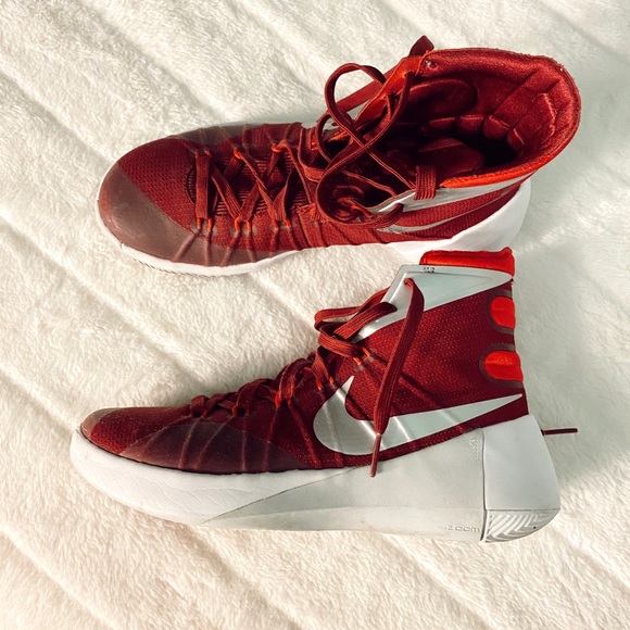 nike hyperdunk volleyball shoes